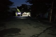 রাস্তার আলো বন্ধ করে, খিদিরপুরে রাস্তা ঘিরে চলছে গণেশ পুজো
