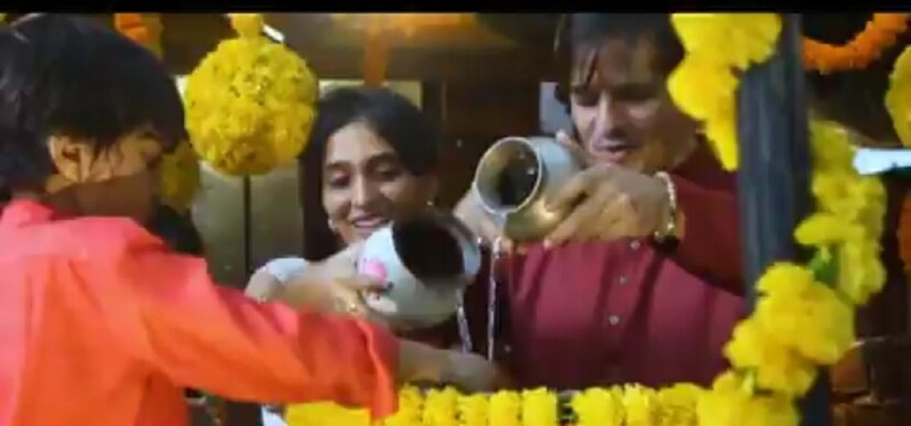 প্রতি বছর নিষ্ঠার সঙ্গে গণপতির পুজো করেন বিবেক। এই বছর করোনার জন্য অনেকটাই জাঁকজমক কম।