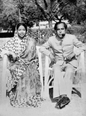 প্রণব মুখোপাধ্যায় তাঁর রাজনৈতিক জীবনের বিভিন্ন সময়ে প্রতিরক্ষা, অর্থ, বিদেশ, রাজস্ব, জাহাজ-চলাচল, পরিবহন, যোগাযোগ এবং শিল্প ও বাণিজ্য মন্ত্রকের মতো একাধিক গুরুত্বপূর্ণ মন্ত্রকের দায়িত্ব গ্রহণ করেছিলেন ৷ Photo Collected প্রণব মুখোপাধ্যায় তাঁর রাজনৈতিক জীবনের বিভিন্ন সময়ে প্রতিরক্ষা, অর্থ, বিদেশ, রাজস্ব, জাহাজ-চলাচল, পরিবহন, যোগাযোগ এবং শিল্প ও বাণিজ্য মন্ত্রকের মতো একাধিক গুরুত্বপূর্ণ মন্ত্রকের দায়িত্ব গ্রহণ করেছিলেন ৷ Photo Collected