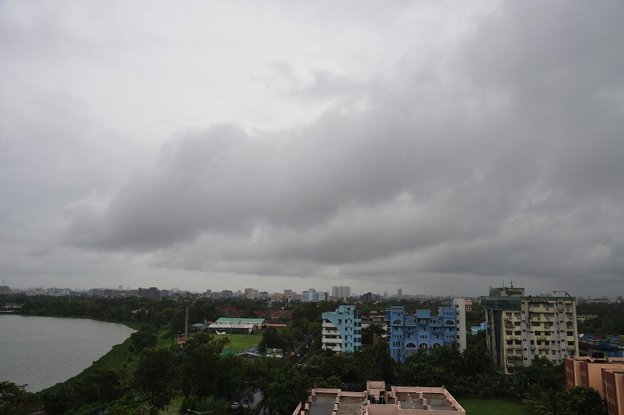 উত্তরবঙ্গে বিক্ষিপ্ত ভারী বৃষ্টির সম্ভাবনা পার্বত্য এলাকায়। দার্জিলিং, কালিম্পং ও জলপাইগুড়িতে বিক্ষিপ্ত ভারী বৃষ্টি হতে পারে দু-এক পশলা। Representational Image উত্তরবঙ্গে বিক্ষিপ্ত ভারী বৃষ্টির সম্ভাবনা পার্বত্য এলাকায়। দার্জিলিং, কালিম্পং ও জলপাইগুড়িতে বিক্ষিপ্ত ভারী বৃষ্টি হতে পারে দু-এক পশলা। Representational Image