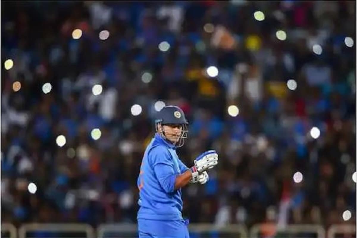 ভারতকে ৩৩২টি আন্তর্জাতিক ম্যাচে নেতৃত্ব দিয়েছেন এম এস ধোনি৷ তার মধ্যে রয়েছে ২০০টি একদিনের ম্যাচ, ৬০টি টেস্ট এবং ৭২টি টি টোয়েন্টি ম্যাচ৷ অস্ট্রেলিয়ার রিকি পন্টিং ৩২৪টি আন্তর্জাতিক ম্যাচে দেশকেনেতৃত্ব দিয়েছিলেন৷ ভারতকে ৩৩২টি আন্তর্জাতিক ম্যাচে নেতৃত্ব দিয়েছেন এম এস ধোনি৷ তার মধ্যে রয়েছে ২০০টি একদিনের ম্যাচ, ৬০টি টেস্ট এবং ৭২টি টি টোয়েন্টি ম্যাচ৷ অস্ট্রেলিয়ার রিকি পন্টিং ৩২৪টি আন্তর্জাতিক ম্যাচে দেশকেনেতৃত্ব দিয়েছিলেন৷