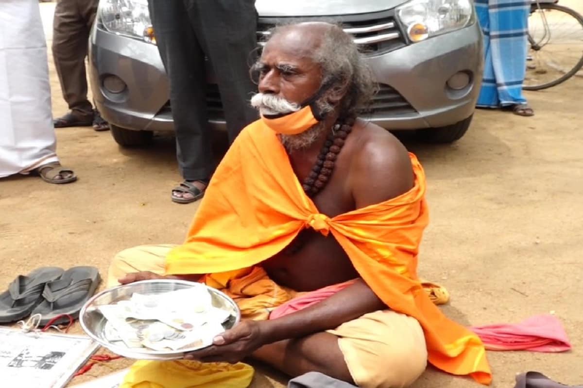 এর আগেও তিনি নিজের সঞ্চয়ের থেকে ১০ হাজার টাকা দান করেছিলেন। তামিলনাড়ুতে মন্দিরের সামনে ভিক্ষে করেই পেট চালান এই ব্যক্তি। নাম পুলপানদিয়ান। photo source ANI এর আগেও তিনি নিজের সঞ্চয়ের থেকে ১০ হাজার টাকা দান করেছিলেন। তামিলনাড়ুতে মন্দিরের সামনে ভিক্ষে করেই পেট চালান এই ব্যক্তি। নাম পুলপানদিয়ান। photo source ANI