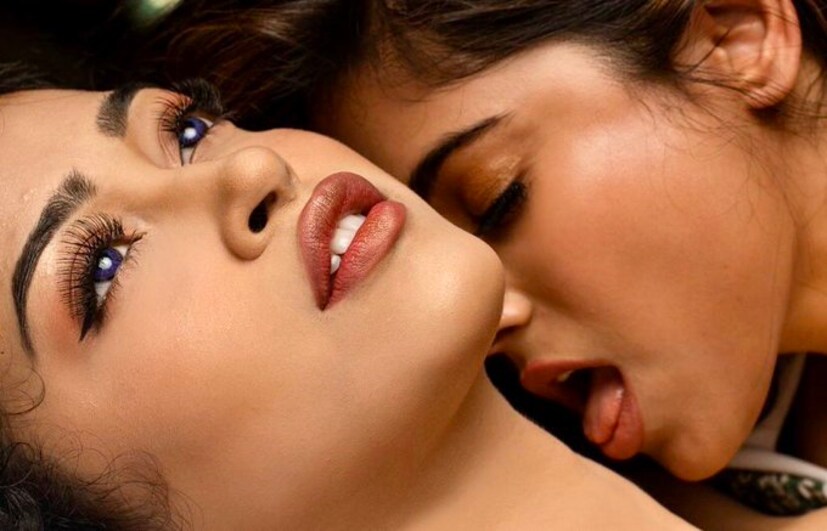  রামগোপাল ভার্মার এই ডিজিটাল প্ল্যাটফর্মে বিনামূল্যে সিনেমার একটা ট্রেলার দেখারও উপায় নেই ৷ কিন্তু তাতে কী, দর্শকরা টাকা দিয়েই ট্রেলার, সিনেমা সব দেখছেন ৷ সিনেমা হলের মতো ডিজিটাল প্ল্যাটফর্মেও চলছে অগ্রিম বুকিংয়ের ব্যবস্থা ৷ তাই বলা বাহুল্য, লকডাউনের মধ্যেও দারুণ ব্যবসা করছে রামগোপালের RGV World theater ৷ (Dangerous Movie Still)