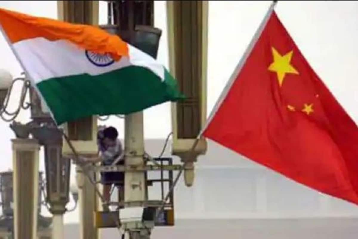 চিন নয়, নতুন বিদেশনীতিতে ভারতকেই অগ্রাধিকার দেবে শ্রীলঙ্কা৷ শুধু অগ্রাধিকার দেওয়াই নয়, ভারতের স্বার্থ বিঘ্নিত হয়, এমন কোনও পদক্ষেপ করবে না তারা৷ সংবাদসংস্থা পিটিআই-এর খবর অনুযায়ী, এরকমই দাবি করেছেন শ্রীলঙ্কার নতুন বিদেশসচিব জয়নাথ কলম্বাজ৷ প্রতীকী ছবি চিন নয়, নতুন বিদেশনীতিতে ভারতকেই অগ্রাধিকার দেবে শ্রীলঙ্কা৷ শুধু অগ্রাধিকার দেওয়াই নয়, ভারতের স্বার্থ বিঘ্নিত হয়, এমন কোনও পদক্ষেপ করবে না তারা৷ সংবাদসংস্থা পিটিআই-এর খবর অনুযায়ী, এরকমই দাবি করেছেন শ্রীলঙ্কার নতুন বিদেশসচিব জয়নাথ কলম্বাজ৷ প্রতীকী ছবি
