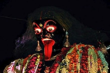 দেবীর শ্মশান রূপ ‘শ্মশানকালী’, বাড়িতে পুজো করতে নেই মহাবিদ্যার এই রূপ দেবীর শ্মশান রূপ ‘শ্মশানকালী’, বাড়িতে পুজো করতে নেই মহাবিদ্যার এই রূপ
