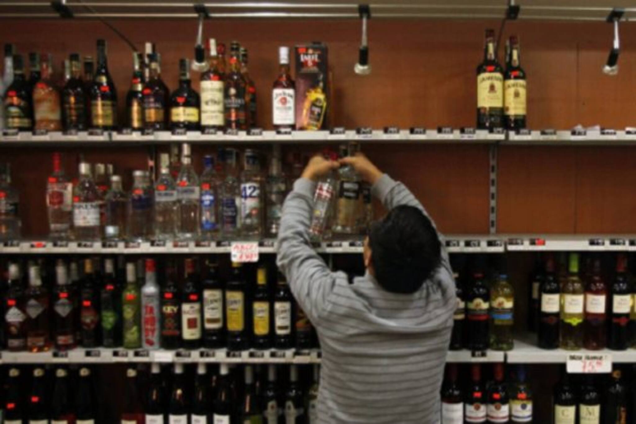 মদের দাম সেপ্টেম্বর থেকেই কমতে চলেছে রাজ্যে