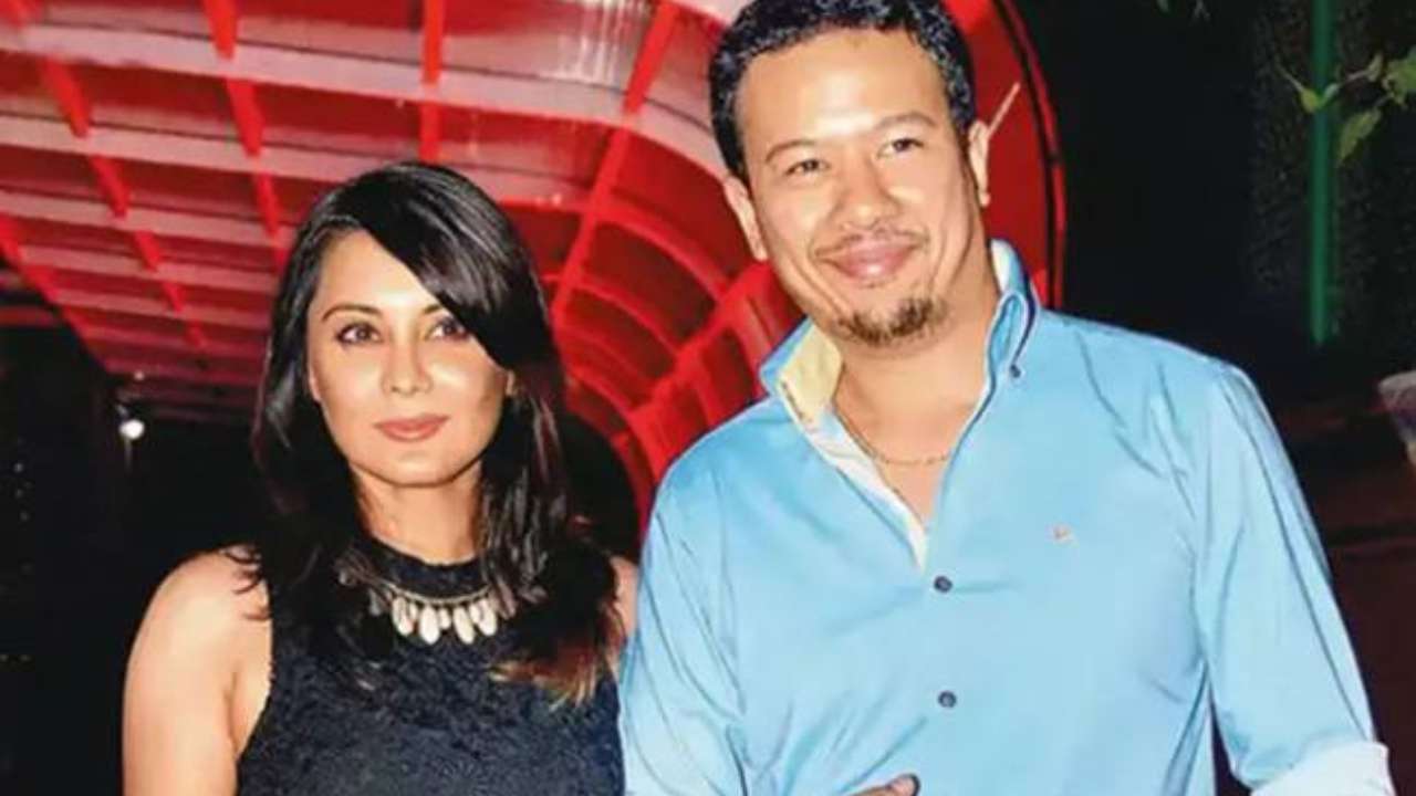 ২০১৩ সালে মুম্বইয়ের এক রেস্তোরাঁয় প্রথম দেখা হয় রায়ানের ৷ সেখান থেকেই বন্ধুত্ব, প্রেম ৷ তারপর ২০১৫ সালে তাঁরা বিয়ে করেন ৷ ২০১৩ সালে মুম্বইয়ের এক রেস্তোরাঁয় প্রথম দেখা হয় রায়ানের ৷ সেখান থেকেই বন্ধুত্ব, প্রেম ৷ তারপর ২০১৫ সালে তাঁরা বিয়ে করেন ৷