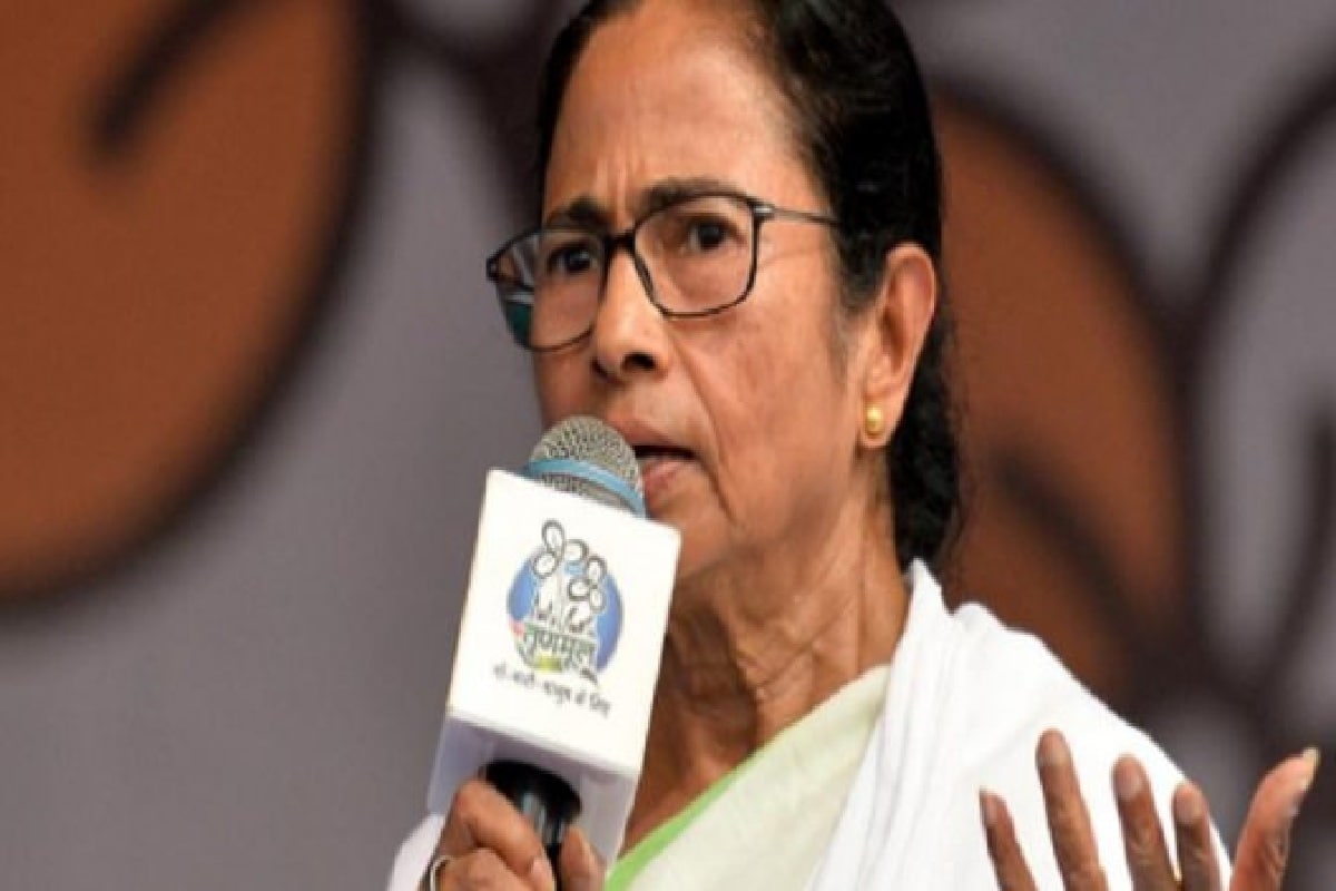 এদিন শীর্ষ নেতৃত্বদের নিয়ে বৈঠকে মমতার বার্তায় স্পষ্ট এবার শুভেন্দু ঘনিষ্ঠ বেসুরো নেতা-কর্মীদের বিরুদ্ধে পদক্ষেপ নিতে চলেছে দল ৷ এদিন শীর্ষ নেতৃত্বদের নিয়ে বৈঠকে মমতার বার্তায় স্পষ্ট এবার শুভেন্দু ঘনিষ্ঠ বেসুরো নেতা-কর্মীদের বিরুদ্ধে পদক্ষেপ নিতে চলেছে দল ৷
