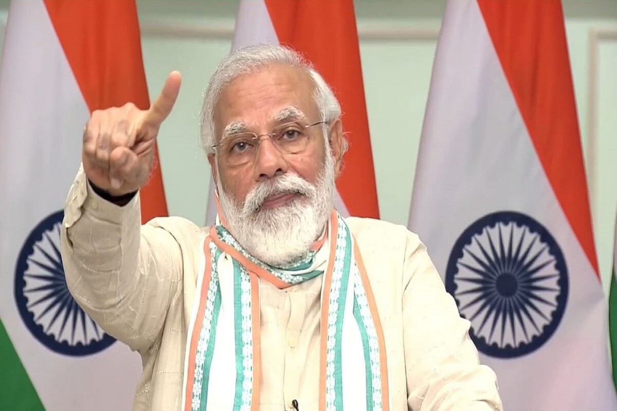 বৈঠকে প্রধানমন্ত্রী পরামর্শ দেন, যেভাবে নির্বাচনের সময় সরকারের সমস্ত স্তর এবং সাধারণ মানুষকে অন্তর্ভুক্ত করে গোটা প্রক্রিয়া পরিচালনা করা হয়, ঠিক একই ভাবে ভ্যাকসিন হাতে এলে তা সবার কাছে পৌঁছে দেওয়ার ব্যবস্থা করতে হবে৷ সাধারণ মানুষ যাতে দ্রুত ভ্যাকসিন হাতে পান, সেই বিষয়টির উপরেই সবথেকে বেশি জোর দেন প্রধানমন্ত্রী৷Photo-file বৈঠকে প্রধানমন্ত্রী পরামর্শ দেন, যেভাবে নির্বাচনের সময় সরকারের সমস্ত স্তর এবং সাধারণ মানুষকে অন্তর্ভুক্ত করে গোটা প্রক্রিয়া পরিচালনা করা হয়, ঠিক একই ভাবে ভ্যাকসিন হাতে এলে তা সবার কাছে পৌঁছে দেওয়ার ব্যবস্থা করতে হবে৷ সাধারণ মানুষ যাতে দ্রুত ভ্যাকসিন হাতে পান, সেই বিষয়টির উপরেই সবথেকে বেশি জোর দেন প্রধানমন্ত্রী৷Photo-file