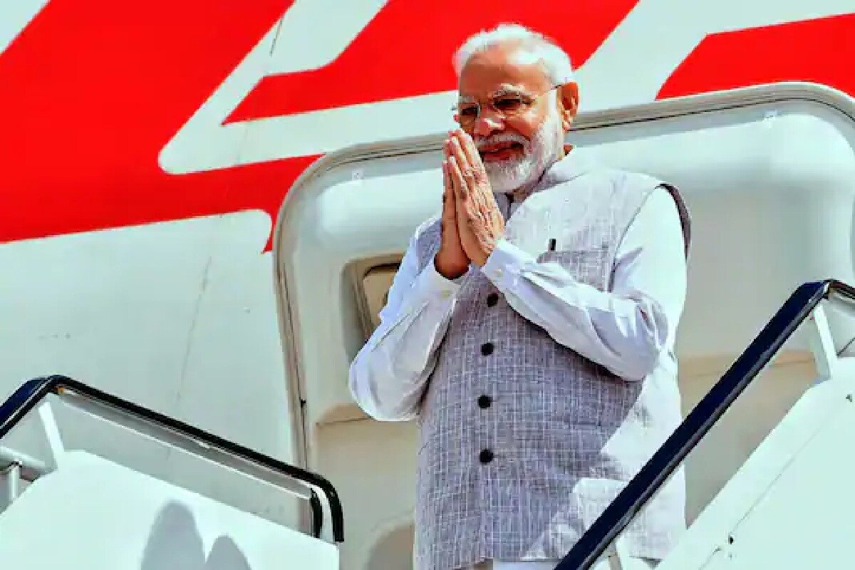 সূত্রের খবর অনুযায়ী, দু'টি বোয়িং ৭৭৭-৩০০ ইআরএস বিমানের বরাত ভারত দিয়েছিল৷ তার মধ্যে একটি আগামী সপ্তাহে চলে আসছে৷ দ্বিতীয়টি এবছরের শেষ দিকেই ভারতে চলে আসবে৷ Photo- File সূত্রের খবর অনুযায়ী, দু'টি বোয়িং ৭৭৭-৩০০ ইআরএস বিমানের বরাত ভারত দিয়েছিল৷ তার মধ্যে একটি আগামী সপ্তাহে চলে আসছে৷ দ্বিতীয়টি এবছরের শেষ দিকেই ভারতে চলে আসবে৷ Photo- File
