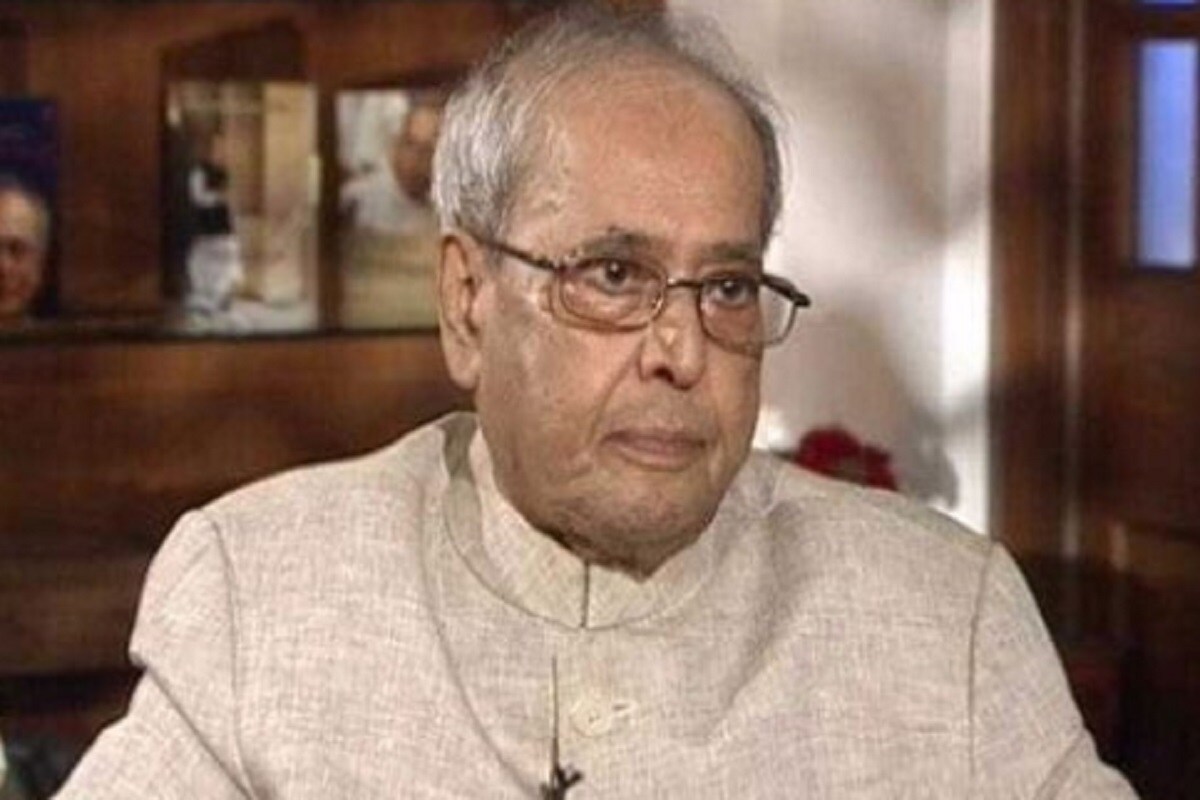 প্রণব মুখোপাধ্যায় নিজে অবশ্য ১৩ সংখ্যাটিকে অশুভ মানতে নারাজ ছিলেন৷ ১৩ নম্বর রাষ্ট্রপতি হিসেবে দায়িত্বভার গ্রহণের আগে তাঁর জীবনে ১৩-র শুভ যোগ নিয়ে যুক্তি দিয়ে তিনি বলেছিলেন, 'হিন্দু শাস্ত্র মতে আসলে১৩ সংখ্যাটি শুভ, কারণ এর অর্থ ত্রয়োদশী৷ যদি এই দিনটিতে কেউ কোনও কাজ করেন, তাহলে তাঁরফল শুভ, ইতিবাচক হয়৷' প্রণব মুখোপাধ্যায় নিজে অবশ্য ১৩ সংখ্যাটিকে অশুভ মানতে নারাজ ছিলেন৷ ১৩ নম্বর রাষ্ট্রপতি হিসেবে দায়িত্বভার গ্রহণের আগে তাঁর জীবনে ১৩-র শুভ যোগ নিয়ে যুক্তি দিয়ে তিনি বলেছিলেন, 'হিন্দু শাস্ত্র মতে আসলে১৩ সংখ্যাটি শুভ, কারণ এর অর্থ ত্রয়োদশী৷ যদি এই দিনটিতে কেউ কোনও কাজ করেন, তাহলে তাঁরফল শুভ, ইতিবাচক হয়৷'