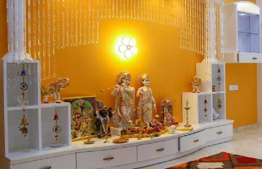 ঠাকুর ঘরে কোনও ঠাকুরের তিনটি মূর্তি বা ছবি রাখবেন না ৷ এতে আপনার জীবনে নেমে আসবে ব্যাড লাক ৷ দেখা দিতে পারে আর্থিক সমস্যাও ৷ এতে খারাপ কিছু ঘটার আশঙ্কা বৃদ্ধি পায় ৷ ঠাকুর ঘরে কোনও ঠাকুরের তিনটি মূর্তি বা ছবি রাখবেন না ৷ এতে আপনার জীবনে নেমে আসবে ব্যাড লাক ৷ দেখা দিতে পারে আর্থিক সমস্যাও ৷ এতে খারাপ কিছু ঘটার আশঙ্কা বৃদ্ধি পায় ৷