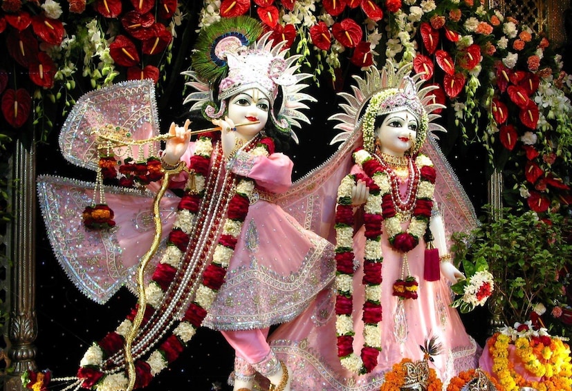 রাজা শ্রীবৃষভানু এবং তাঁর স্ত্রী শ্রীকীর্তি রাধাকে তাঁদের কন্যা হিসাবে বড় করেছিলেন। রাধা কল্প, ব্রহ্মকালপ, ভারহাকল্প এবং পদ্মকাল্প - এই তিনটি কাল্পতে রাধার কৃষ্ণের সর্বোচ্চ শক্তি হিসাবে বর্ণিত হয়েছে। এই কারণেই বেদ ও পুরাণ প্রভৃতিতে তাঁকে 'কৃষ্ণবল্লভা', 'কৃষ্ণাত্মা' কৃষ্ণপ্রিয়া 'বলে অভিহিত করা হয়েছে। 