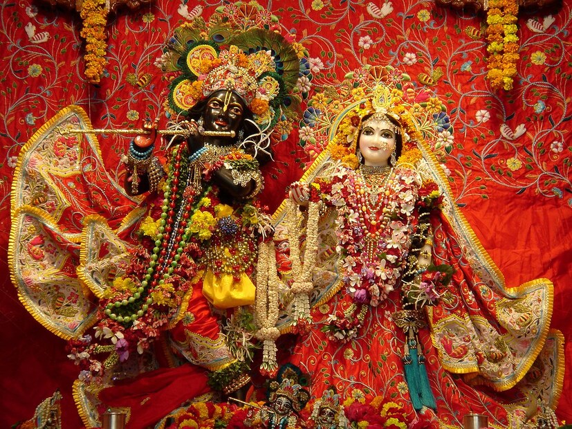 ভাদ্র মাসের শুক্লপক্ষের অষ্টমী তিথি রাধাঅষ্টমী হিসাবে পালন করা হয়। এবছর এই উত্সব ২৫-২৬ আগস্ট পালিত হবে। ২৫ আগস্ট, সপ্তমী তিথিটি দুপুর ১ টা বেজে ৫৮ মিনিটে শেষ হবে, এর পরে অষ্টমী তিথি শুরু হবে, যা ২৬ আগস্ট সকাল ১০ টা বেজে ২৮ মিনিট পর্যন্ত থাকবে। শাস্ত্র অনুসারে, শ্রী রাধিকা কৃষ্ণের জন্মদিনের ১৫ দিন পরে শুক্লপক্ষের অষ্টমীতে অভিজিৎ মুহুর্তের রাজা বৃষানুর যজ্ঞ ভূমি থেকে আবির্ভূত হয়েছিলেন। 