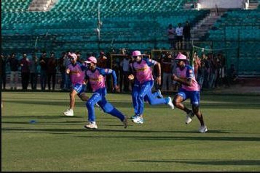 রাজস্থান রয়্যালস দলের পক্ষ থেকে বিবৃতিতে বলা হয়েছে, ইউএই-তে রওনা হওয়ার আগে আগামী সপ্তাহে মুম্বইতে দলের একত্রিত হওয়ার কথা৷ বিসিসিআই-এর সুপারিশ মেনে দু' দফায় পরীক্ষার পরে অতিরিক্ত সতর্কতামূলক ব্যবস্থা হিসেবে দলের তরফে আরও এক দফা করোনা পরীক্ষা করা হয় দলের ক্রিকেটার এবং সাপোর্ট স্টাফদের৷ তাতেই দিশান্তের করোনা ধরা পড়ে৷ রাজস্থান রয়্যালস দলের পক্ষ থেকে বিবৃতিতে বলা হয়েছে, ইউএই-তে রওনা হওয়ার আগে আগামী সপ্তাহে মুম্বইতে দলের একত্রিত হওয়ার কথা৷ বিসিসিআই-এর সুপারিশ মেনে দু' দফায় পরীক্ষার পরে অতিরিক্ত সতর্কতামূলক ব্যবস্থা হিসেবে দলের তরফে আরও এক দফা করোনা পরীক্ষা করা হয় দলের ক্রিকেটার এবং সাপোর্ট স্টাফদের৷ তাতেই দিশান্তের করোনা ধরা পড়ে৷