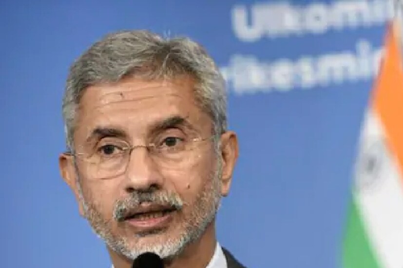 শনিবার বণিকসভা সিআইআই-এর একটি অনুষ্ঠানে বিদেশমন্ত্রী এস জয়শঙ্করের করা একটি মন্তব্য থেকে বিতর্কের সূত্রপাত৷ ভারতের বিদেশমন্ত্রী বলেছিলেন, গৌতম বুদ্ধ এবং মহাত্মা গান্ধির মতো দুই মহান ভারতীয়কে গোটা বিশ্ব সম্মান করে৷ 