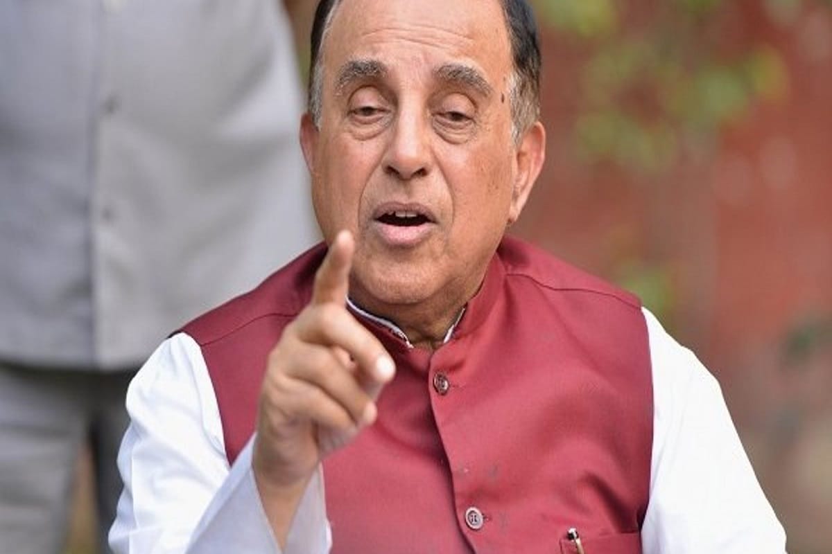 উদাহরণ হিসেবে সুব্রহ্মণ্যম স্বামী তুলে ধরেন সুনন্দা পুষ্করের মৃত্যুর ঘটনা। তিনি ট্যুইট করেন, 'সুন্দদার মৃত্যুর ক্ষেত্রেও সত্যি ঘটনার উল্লেখ ছিল না ময়নাতদন্তের রিপোর্টে। তাঁর পাকস্থলীতে কিছু একটা পাওয়া গিয়েছিল, যার সঠিক তথ্য AIIMS-এর তরফে দেওয়া হয়নি'। উদাহরণ হিসেবে সুব্রহ্মণ্যম স্বামী তুলে ধরেন সুনন্দা পুষ্করের মৃত্যুর ঘটনা। তিনি ট্যুইট করেন, 'সুন্দদার মৃত্যুর ক্ষেত্রেও সত্যি ঘটনার উল্লেখ ছিল না ময়নাতদন্তের রিপোর্টে। তাঁর পাকস্থলীতে কিছু একটা পাওয়া গিয়েছিল, যার সঠিক তথ্য AIIMS-এর তরফে দেওয়া হয়নি'।