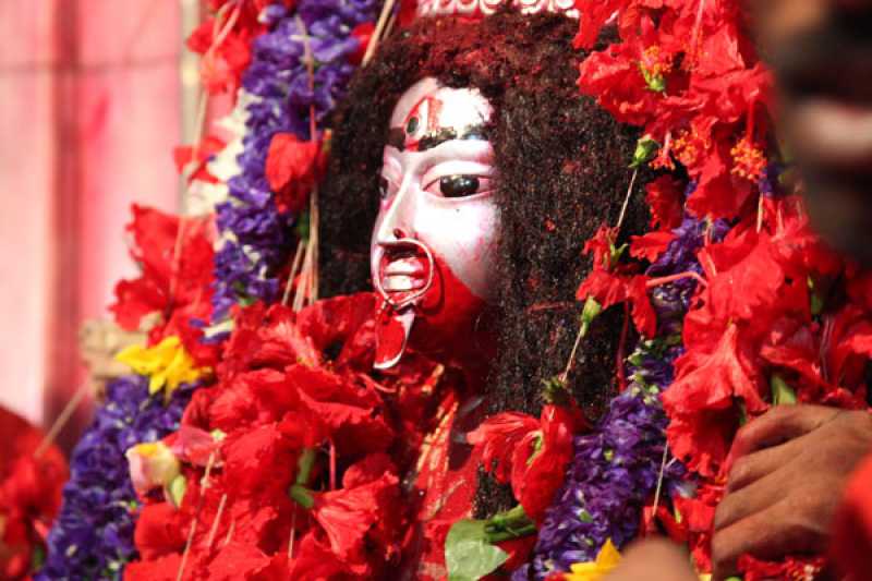 • এই অমবস্যার গুরুত্ব বাড়তি কারণ তন্ত্রমতে এই অমাবস্যায় সাধনা করলে আশাতীত ফল মেলে ৷ আর যাঁরা তন্ত্র সাধনার এই কঠিন পথ ধরে এগোতে পারবেন না তাঁরা এই দিনে মাতৃ আরাধনা করলেও সমস্ত বিপদ টলে যায় এমনটাই কথিত ৷ • এই অমবস্যার গুরুত্ব বাড়তি কারণ তন্ত্রমতে এই অমাবস্যায় সাধনা করলে আশাতীত ফল মেলে ৷ আর যাঁরা তন্ত্র সাধনার এই কঠিন পথ ধরে এগোতে পারবেন না তাঁরা এই দিনে মাতৃ আরাধনা করলেও সমস্ত বিপদ টলে যায় এমনটাই কথিত ৷