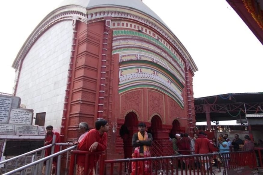 *মন্দির কমিটির দাবি, অসাধু কিছু সুযোগসন্ধানী ভক্তদের দুর্বলতার সুযোগ কাজে লাগিয়ে এই ব্যবসা চালাচ্ছে। ছবিঃ সংগৃহীত। *মন্দির কমিটির দাবি, অসাধু কিছু সুযোগসন্ধানী ভক্তদের দুর্বলতার সুযোগ কাজে লাগিয়ে এই ব্যবসা চালাচ্ছে। ছবিঃ সংগৃহীত।