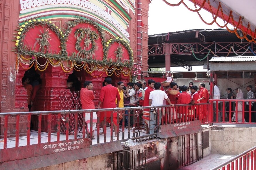 *একাধিক মন্দিরের পাশাপাশি ওয়েবসাইটগুলিতে রয়েছে তারাপীঠ মন্দিরে পুজো দেওয়ার অপশনও। ছবিঃ সংগৃহীত। *একাধিক মন্দিরের পাশাপাশি ওয়েবসাইটগুলিতে রয়েছে তারাপীঠ মন্দিরে পুজো দেওয়ার অপশনও। ছবিঃ সংগৃহীত।