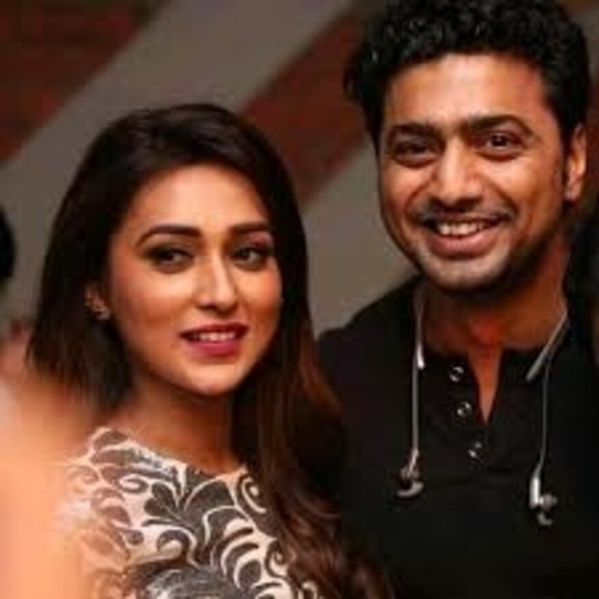 *দেব মনে করেন, করোনা থেকে বাঁচতে মাস্ক ব্যবহারের গুরুত্ব সম্পর্কে বোঝাতে জনসচেতনতা বাড়ানো জরুরি। তাই সোশ্যাল মিডিয়াকেই হাতিয়ার করতে চান তিনি। এদিন ওই পোস্টে দেব মানুষের কাছে আর্জি জানিয়ে লেখেন, *দেব মনে করেন, করোনা থেকে বাঁচতে মাস্ক ব্যবহারের গুরুত্ব সম্পর্কে বোঝাতে জনসচেতনতা বাড়ানো জরুরি। তাই সোশ্যাল মিডিয়াকেই হাতিয়ার করতে চান তিনি। এদিন ওই পোস্টে দেব মানুষের কাছে আর্জি জানিয়ে লেখেন,