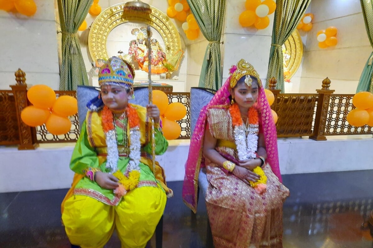 *বুধবার আলিপুর আদালত রাকেশের বিরুদ্ধে মামলা রুজু করার আবেদন জানায় পুলিশ। লকডাউনে সরকারি আদেশ অমান্য করার অভিযোগ রাকেশের বিরুদ্ধে। আজ বৃহস্পতিবার সেই মামলার শুনানি হওয়ার কথা। *বুধবার আলিপুর আদালত রাকেশের বিরুদ্ধে মামলা রুজু করার আবেদন জানায় পুলিশ। লকডাউনে সরকারি আদেশ অমান্য করার অভিযোগ রাকেশের বিরুদ্ধে। আজ বৃহস্পতিবার সেই মামলার শুনানি হওয়ার কথা।