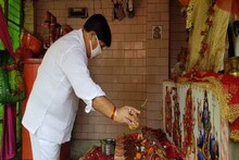 বঙ্গে রাম-বন্দনা| সাপ্তাহিক লকডাউন ভুলে সাংসদের বাড়ির সামনে বক্স বাজিয়ে উদ্দাম নাচ, আটক ২