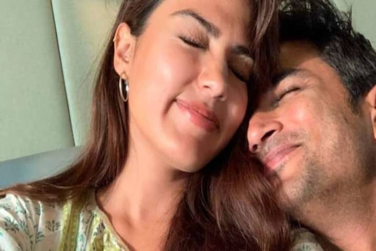 সূত্রের খবর অনুযায়ী, শেষ কয়েকটা মাসে অভিনেতা সুশান্ত সিং রাজপুত রিয়াকে ভয় পেতেন, সমঝে চলতেন ৷ রিয়াকে মারাত্মক ভয় পেতে শুরু করেছিলেন অভিনেতা ৷ সেটা ঠিক কী কারণে তা এখনও জানা যায়নি ৷ তবে সুশান্তের পরিবারের তরফে অভিযোগ উঠেছে, জানুয়ারিতে অভিনেতা বাড়িতে জানিয়েছিলেন, জোর করে রিয়া তাঁকে মানসিক হাসপাতালে ভর্তি করতে চাইছে ৷ সূত্রের খবর অনুযায়ী, শেষ কয়েকটা মাসে অভিনেতা সুশান্ত সিং রাজপুত রিয়াকে ভয় পেতেন, সমঝে চলতেন ৷ রিয়াকে মারাত্মক ভয় পেতে শুরু করেছিলেন অভিনেতা ৷ সেটা ঠিক কী কারণে তা এখনও জানা যায়নি ৷ তবে সুশান্তের পরিবারের তরফে অভিযোগ উঠেছে, জানুয়ারিতে অভিনেতা বাড়িতে জানিয়েছিলেন, জোর করে রিয়া তাঁকে মানসিক হাসপাতালে ভর্তি করতে চাইছে ৷