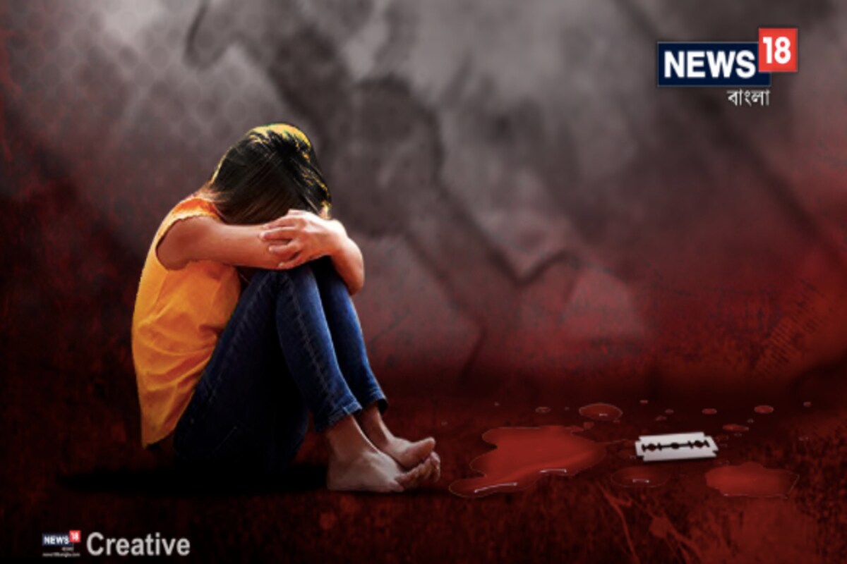 *জানা গিয়েছে, কাকার বাড়িতে যাওয়ার পরেই তার মধ্যে অস্বাভাবিক অচরণ লক্ষ্য করা গিয়েছিল। কিন্তু বাবা-মা না থাকায় কাকাও দায় নিতে চায়নি। ফলে একদিন অবাধ্যতা করায় তাঁকে মারধর করেন তিনি। এরপর ওই কিশোরীকে তার এক তুতোদিদির বাড়ি পাঠানো হয়। প্রতীকী ছবি। *জানা গিয়েছে, কাকার বাড়িতে যাওয়ার পরেই তার মধ্যে অস্বাভাবিক অচরণ লক্ষ্য করা গিয়েছিল। কিন্তু বাবা-মা না থাকায় কাকাও দায় নিতে চায়নি। ফলে একদিন অবাধ্যতা করায় তাঁকে মারধর করেন তিনি। এরপর ওই কিশোরীকে তার এক তুতোদিদির বাড়ি পাঠানো হয়। প্রতীকী ছবি।