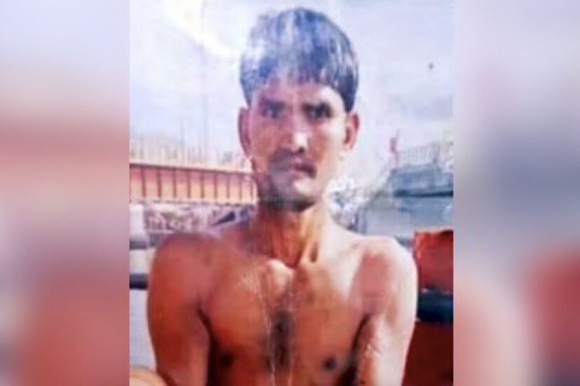 *ধর্ষকের নাম দলপত। সে উত্তরপ্রদেশের হাপুরের গজরউলির আমরোহার মেহমুদপুরের বাসিন্দা।  সোমবার অভিযুক্তকে দেশি মদ-সহ দেখতে পান স্থানীয় এক বাসিন্দা।  তিনি পুলিশকে খবরো দেন। কিন্তু ততক্ষণে সে এলাকা ছেড়ে পালায়। 