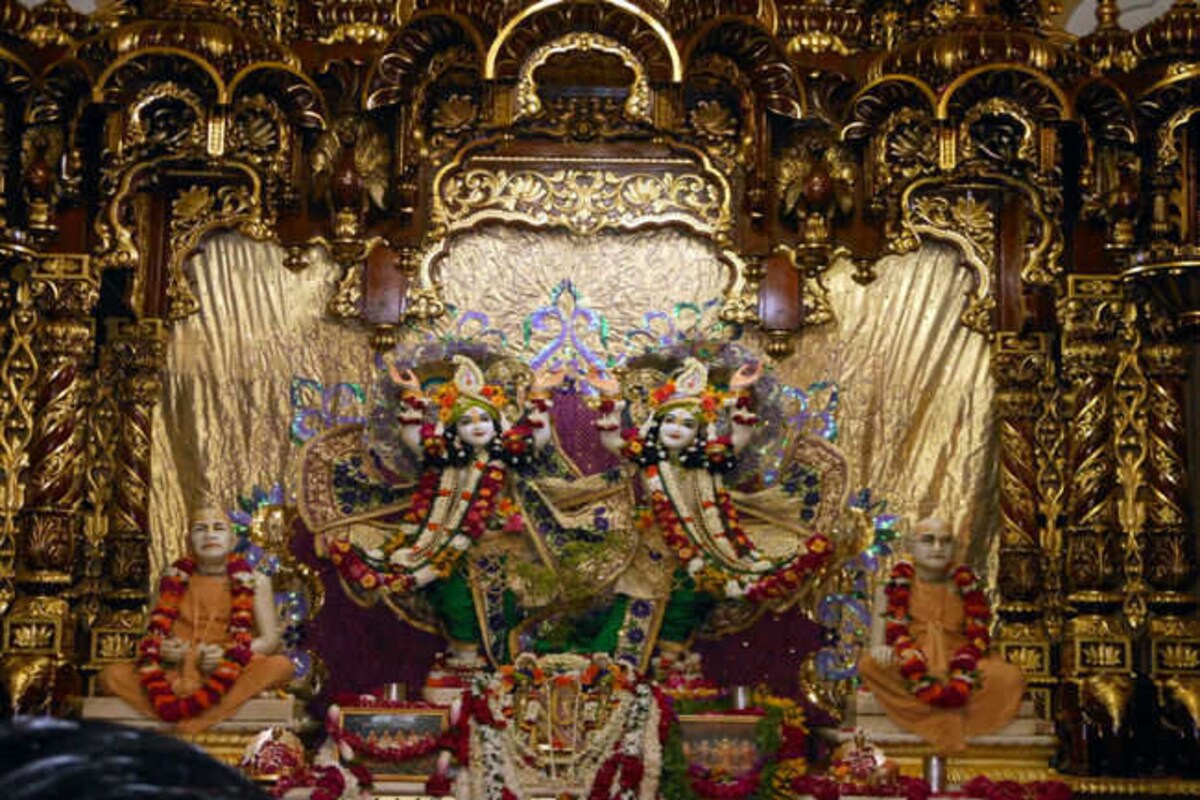 *সূত্রের খবর, বাংলার সেই অনুষ্ঠানে যোগ দিতে এসেছিলেন বৃন্দাবনের কয়েকজন। ১০-১৫ দিন আগেই তাঁরা বৃন্দাবনে ফিরেছেন। সূত্রের খবর, যাঁরা এসেছিলেন তাঁদের মধ্যেই ২ জন করোনা আক্রান্ত হন। সংগৃহীত ছবি। *সূত্রের খবর, বাংলার সেই অনুষ্ঠানে যোগ দিতে এসেছিলেন বৃন্দাবনের কয়েকজন। ১০-১৫ দিন আগেই তাঁরা বৃন্দাবনে ফিরেছেন। সূত্রের খবর, যাঁরা এসেছিলেন তাঁদের মধ্যেই ২ জন করোনা আক্রান্ত হন। সংগৃহীত ছবি।