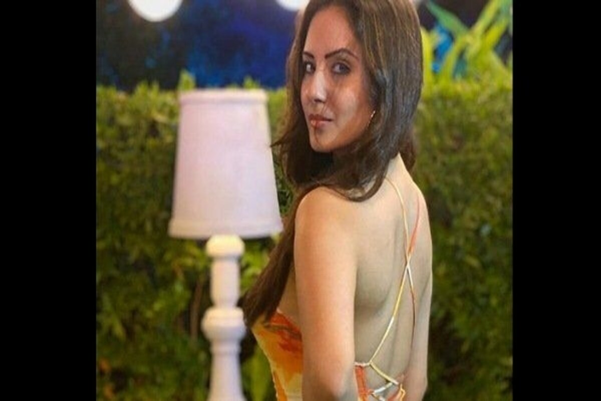 *পূজা জানিয়েছেন, ইতিমধ্যেই ছোট্ট অতিথির নাম ঠিক করে ফেলেছেন তাঁরা। এখন শুরু তার আদার দিন গুনছেন। তবে পূজা এবং কুণালের প্রথম সন্তান কবে ভূমিষ্ঠ হবে, তা অবশ্য তাঁরা খোলসা করেননি। ছবি: ইনস্টাগ্রাম। *পূজা জানিয়েছেন, ইতিমধ্যেই ছোট্ট অতিথির নাম ঠিক করে ফেলেছেন তাঁরা। এখন শুরু তার আদার দিন গুনছেন। তবে পূজা এবং কুণালের প্রথম সন্তান কবে ভূমিষ্ঠ হবে, তা অবশ্য তাঁরা খোলসা করেননি। ছবি: ইনস্টাগ্রাম।
