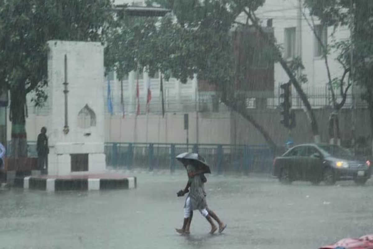 *এ দিকে, টানা বৃষ্টির জেরে এমনিতে রাজ্যের একাধিক নদীর জল বিপদসীমার ওপর দিয়ে বইছে। আবার টানা বৃষ্টিতে নদীর জলস্তর আরও বাড়ার আশঙ্কা। তার জেরে কলকাতাসহ শহরতলি জলমগ্ন হওয়ার আশঙ্কা। সংগৃহীত ছবি। *এ দিকে, টানা বৃষ্টির জেরে এমনিতে রাজ্যের একাধিক নদীর জল বিপদসীমার ওপর দিয়ে বইছে। আবার টানা বৃষ্টিতে নদীর জলস্তর আরও বাড়ার আশঙ্কা। তার জেরে কলকাতাসহ শহরতলি জলমগ্ন হওয়ার আশঙ্কা। সংগৃহীত ছবি।