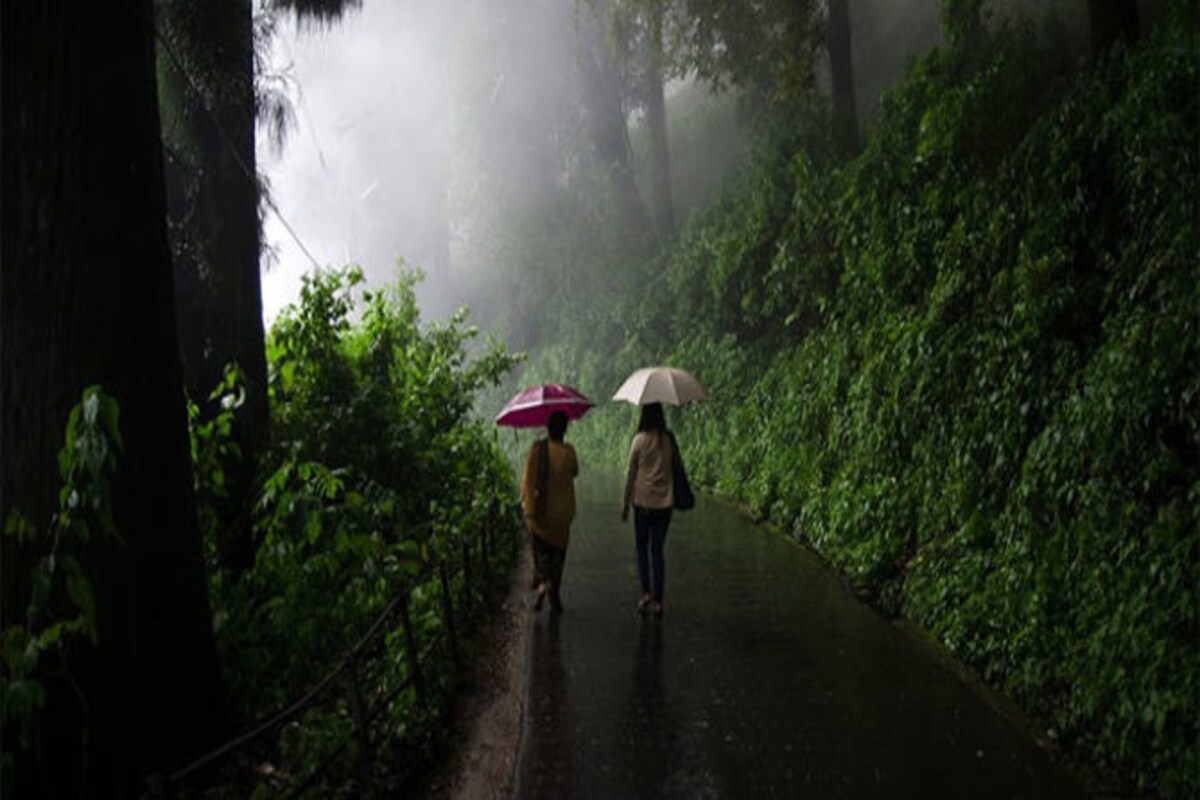 *সোমবার একে লকডাউন। তার ওপর উত্তরবঙ্গের কালিম্পং ও আলিপুরদুয়ারে অতি ভারী বৃষ্টির হলুদ সর্তকতা জারি করা হয়েছে। ভারী বৃষ্টির সর্তকতা রয়েছে দার্জিলিং, জলপাইগুড়ি, কোচবিহারে। সংগৃহীত ছবি। *সোমবার একে লকডাউন। তার ওপর উত্তরবঙ্গের কালিম্পং ও আলিপুরদুয়ারে অতি ভারী বৃষ্টির হলুদ সর্তকতা জারি করা হয়েছে। ভারী বৃষ্টির সর্তকতা রয়েছে দার্জিলিং, জলপাইগুড়ি, কোচবিহারে। সংগৃহীত ছবি।
