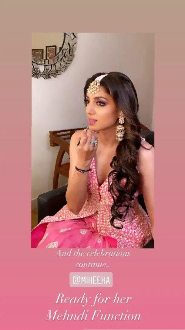 • এ বার শুধু ছাদনাতলায় যাওয়ার অপেক্ষা । সেটাও পরিপূর্ণ হবে আজই । এখন শুরু হয়ে গিয়েছে মেহেন্দির অনুষ্ঠান। ছবি: ইনস্টাগ্রাম । • এ বার শুধু ছাদনাতলায় যাওয়ার অপেক্ষা । সেটাও পরিপূর্ণ হবে আজই । এখন শুরু হয়ে গিয়েছে মেহেন্দির অনুষ্ঠান। ছবি: ইনস্টাগ্রাম ।
