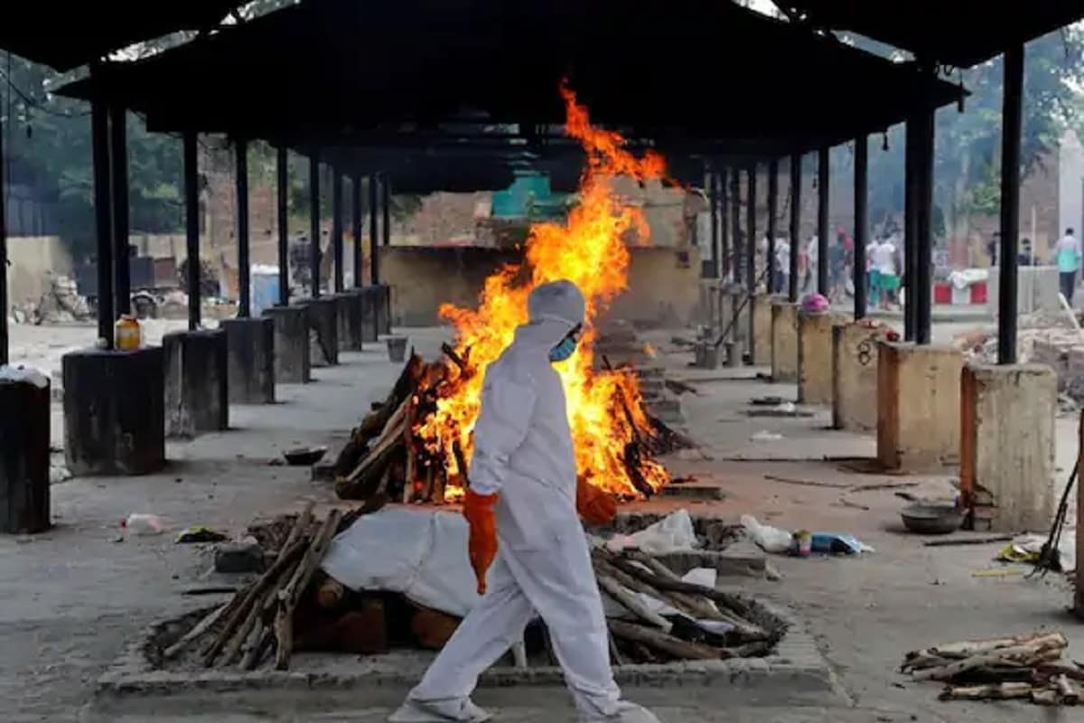 কথায় বলে জন্ম মৃত্যু বিবাহে কারও হাত থাকে না। কেউ বলতেও পারে না কবে এই ঘটনাগুলি ঘটবে। বিধির লিখন অনুযায়ীই নাকি এসব ঘটে। কিন্তু সাম্প্রতিক একটি গবেষণা অন্য কথা বলছে। গবেষকদের দাবি, আগেভাগেই নাকি বলে দেওয়া সম্ভব কে কতদিন বাঁচবেন। কথায় বলে জন্ম মৃত্যু বিবাহে কারও হাত থাকে না। কেউ বলতেও পারে না কবে এই ঘটনাগুলি ঘটবে। বিধির লিখন অনুযায়ীই নাকি এসব ঘটে। কিন্তু সাম্প্রতিক একটি গবেষণা অন্য কথা বলছে। গবেষকদের দাবি, আগেভাগেই নাকি বলে দেওয়া সম্ভব কে কতদিন বাঁচবেন।