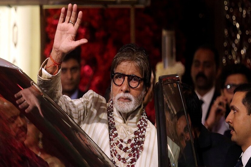 আর এতেই বেজায় চটে যান অমিতাভ৷ অমিতাভ পাল্টা লেখেন, 'জাহ্নবীজি, আপনার প্রিয় ও শ্রদ্ধেয় বাবার যা ঘটেছে, তার জন্য আমি দুঃখিত৷ অল্প বয়সে আমি একবার অত্যন্ত সঙ্কটজনক অবস্থায় হাসপাতালে ভর্তি হয়েছিলাম এবং সুস্থ হয়েছিলাম৷ মেডিক্যাল প্রফেশনে কিছু নীতি থাকে এবং আমি লক্ষ্য করেছিলাম ডাক্তার থেকে শুরু করে নার্স, সবাই রোগীদের সেবায় তত্‍পর৷'