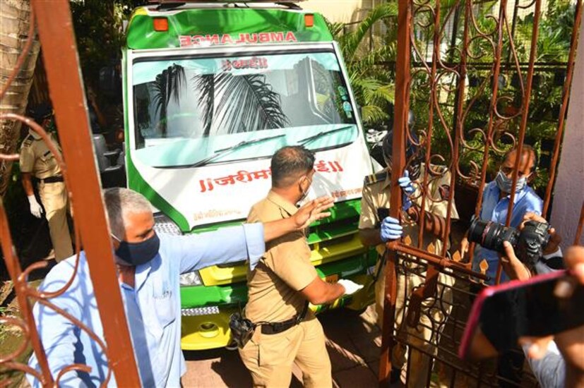  কীভাবে অ্যাম্বুল্যান্স চালক অক্ষয় ভান্ডগর এতটা কনফিডেন্সের সঙ্গে বলছেন আত্মহত্যা নয়, খুনই করা হয়েছে সুশান্ত-কে ? কী দেখেছিলেন তিনি অভিনেতার মরদেহে ? ভান্ডগর জানান, প্রথমত, সুশান্ত সিং রাজপুতের গোটা দেহ হলুদ হয়ে গিয়েছিল। তিনি বলেন, সাধারণত কেউ আত্মহত্যা করলে, শরীর হলদে হয় না। যদিও বা হয়, আগাগোড়া দেহ কখনওই হলদে হয় না। 