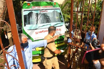 হাঁটু থেঁতলানো-মোড়ানো, দেহ হলুদ! সুশান্ত খুন হয়েছেন, দাবি অ্যাম্বুল্যান্স চালকের হাঁটু থেঁতলানো-মোড়ানো, দেহ হলুদ! সুশান্ত খুন হয়েছেন, দাবি অ্যাম্বুল্যান্স চালকের