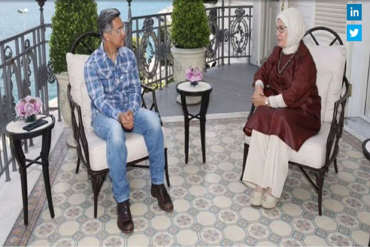 এই মুহূর্তে গোটা দেশ ফুঁসছে আমির খানের বিরুদ্ধে! সোশ্যাল মিডিয়া জুড়ে ধিক্কার মিস্টার পারফেকশনিস্টকে নিয়ে! আমিরের অন্ধ ফ্যানেরা পর্যন্ত আজ তাঁর কট্টর বিরোধী, তাঁদের মতে আমির খান ভণ্ডের প্রতিলিপি! এই মুহূর্তে গোটা দেশ ফুঁসছে আমির খানের বিরুদ্ধে! সোশ্যাল মিডিয়া জুড়ে ধিক্কার মিস্টার পারফেকশনিস্টকে নিয়ে! আমিরের অন্ধ ফ্যানেরা পর্যন্ত আজ তাঁর কট্টর বিরোধী, তাঁদের মতে আমির খান ভণ্ডের প্রতিলিপি!