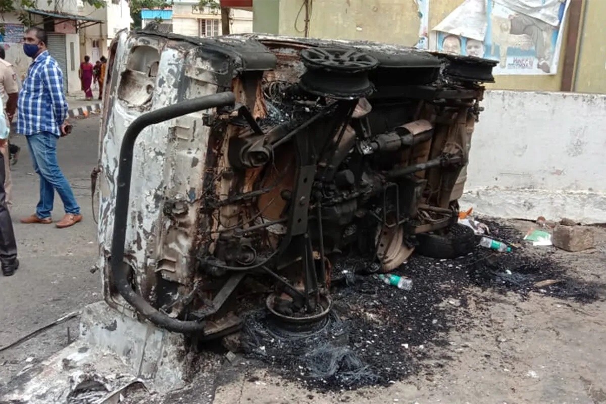 শুধু তাই নয়, জনগণের সম্পত্তির যাবতীয় ক্ষয়ক্ষতির দায় নিতে হবে হিংসাকারীদেরই। ক্ষতিপূরণ আদায় করা হবে তাদের থেকেই। শুধু তাই নয়, জনগণের সম্পত্তির যাবতীয় ক্ষয়ক্ষতির দায় নিতে হবে হিংসাকারীদেরই। ক্ষতিপূরণ আদায় করা হবে তাদের থেকেই।