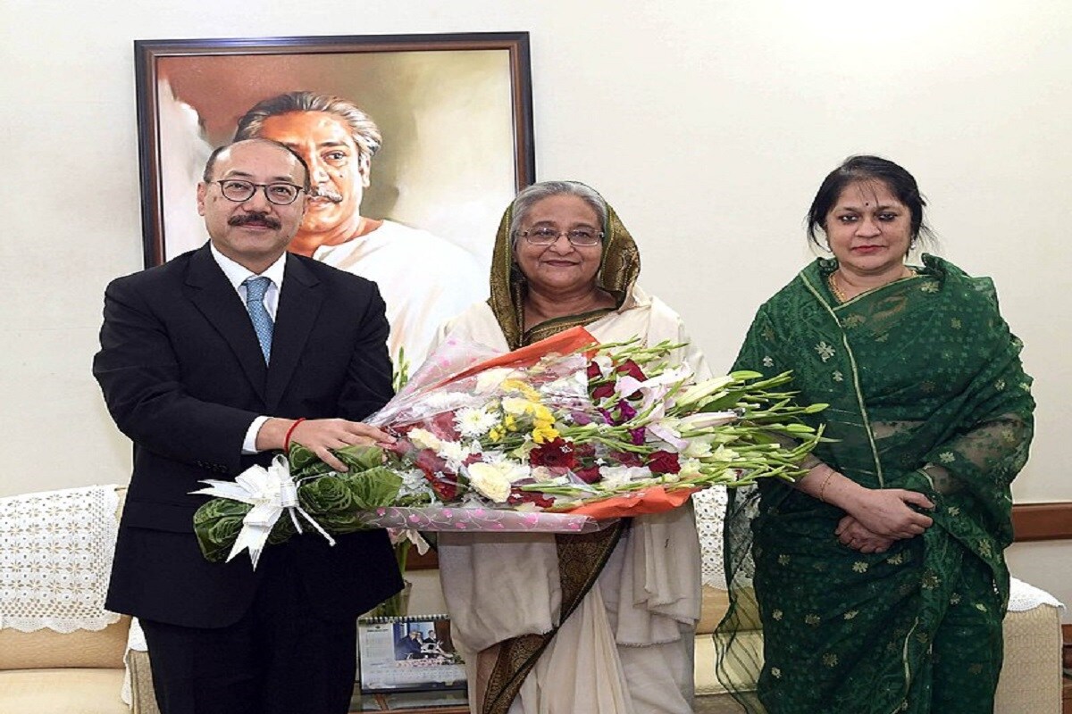 কেন্দ্রীয় বিদেশমন্ত্রক এক বিবৃতিতে জানিয়েছে, দু দিনের ঢাকা সফরে দ্বিপাক্ষিক স্বার্থ জড়িয়ে থাকা বিষয়গুলি নিয়ে আলোচনা করবেন৷ ভারত ও বাংলাদেশের সম্পর্ক কী ভাবে আরও মজবুত করা যায়, সে বিষয়েও কথা হবে৷ কেন্দ্রীয় বিদেশমন্ত্রক এক বিবৃতিতে জানিয়েছে, দু দিনের ঢাকা সফরে দ্বিপাক্ষিক স্বার্থ জড়িয়ে থাকা বিষয়গুলি নিয়ে আলোচনা করবেন৷ ভারত ও বাংলাদেশের সম্পর্ক কী ভাবে আরও মজবুত করা যায়, সে বিষয়েও কথা হবে৷