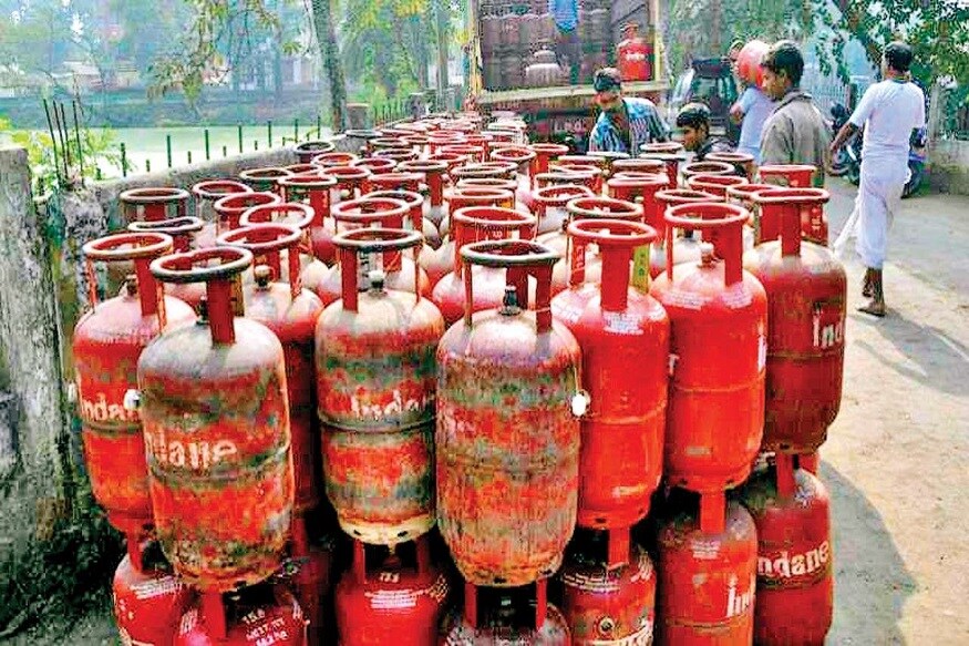 এলপিজি-র দামে বদল: প্রতি মাসেই ১ তারিখে রান্নার গ্যাসের দামে বদল হয়৷ গতমাসে দাম বেড়েছে৷ আজ বোঝা যাবে দাম বাড়ল না কমল৷ এলপিজি-র দামে বদল: প্রতি মাসেই ১ তারিখে রান্নার গ্যাসের দামে বদল হয়৷ গতমাসে দাম বেড়েছে৷ আজ বোঝা যাবে দাম বাড়ল না কমল৷