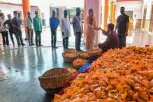 রাম মন্দিরের ভূমি পুজোর প্রসাদ প্রথমে পেল উত্তরপ্রদশের এক দলিত পরিবার রাম মন্দিরের ভূমি পুজোর প্রসাদ প্রথমে পেল উত্তরপ্রদশের এক দলিত পরিবার