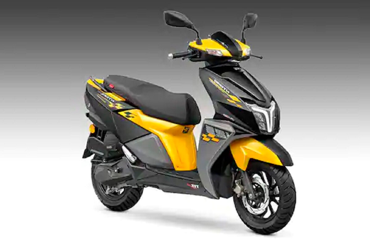 • TVS Ntorq 125 বাইকে রয়েছে সিগনেচার এলইডি ডিআরএল ও এলইডি হেডল্যাম্প। দেখতে সুন্দর এই বাইকের ওপর রয়েছে গ্রাফিক্সের কারুকার্য। • TVS Ntorq 125 বাইকে রয়েছে সিগনেচার এলইডি ডিআরএল ও এলইডি হেডল্যাম্প। দেখতে সুন্দর এই বাইকের ওপর রয়েছে গ্রাফিক্সের কারুকার্য।