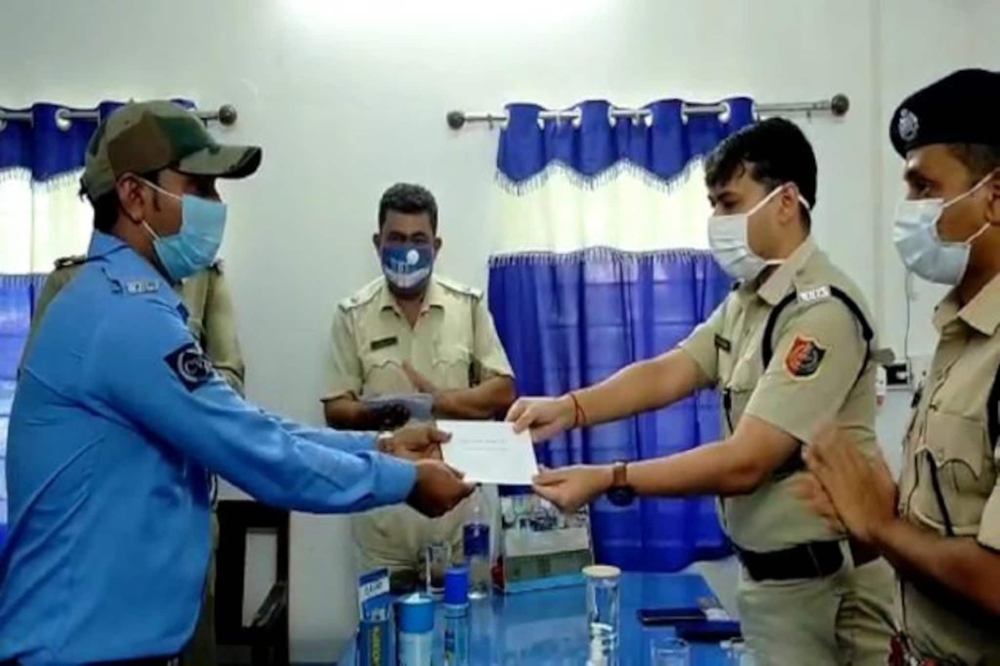 করোনার ঝুঁকি নিয়েও দিনরাত এক করে কাজ, বিশেষ সম্মান পেলেন ১৫ জন সিভিক ভলান্টিয়ার