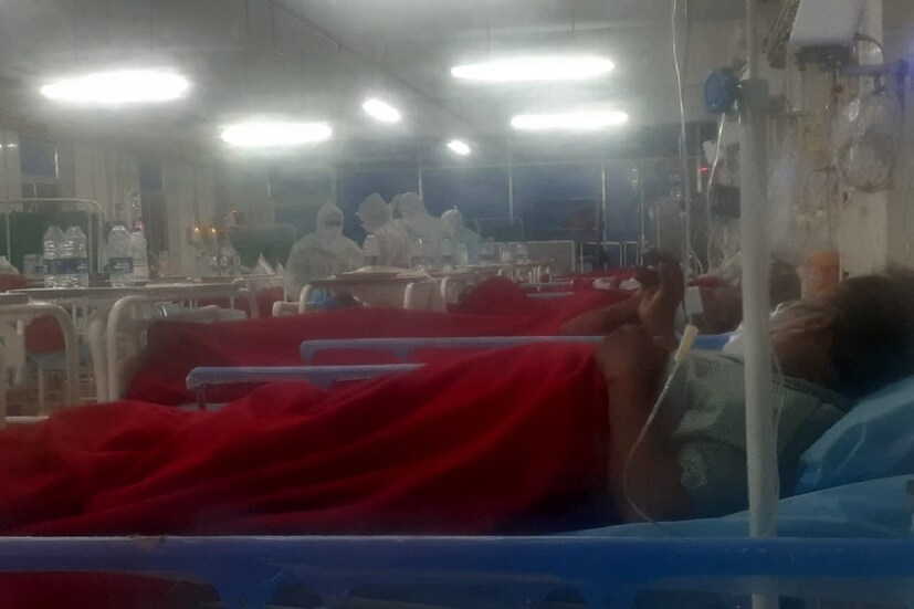 এই ক্লিনিক্যাল ট্রায়ালের জন্য ১২০ জনকে প্লাজমা দানের প্রস্তাব দেওয়া হয়। তার মধ্যে এগিয়ে আসেন তিরিশ জন। তাঁদেরই মধ্যে অন্যতম সল্টলেকের বেসরকারি হাসপাতালের কর্মী সোনালি বসু। 