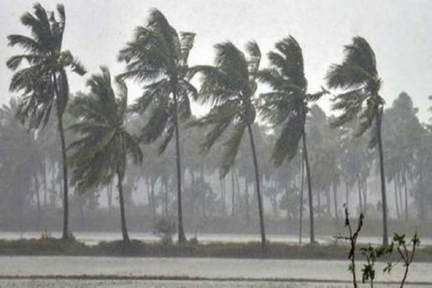 আলিপুর হাওয়া অফিসের পূর্বাভাস অনুযায়ী, উত্তর বঙ্গোপসাগরে মঙ্গলবার নাগাদ অর্থাৎ ৪ অগাস্ট তৈরি হতে পারে নিম্নচাপ। এর প্রভাবে সপ্তাহের মাঝে আবহাওয়ার পরিবর্তন হবে পূর্ব ভারতের রাজ্যগুলিতে। ওড়িশা, বিহার, ঝাড়খণ্ড, বাংলার একাংশে বৃষ্টিপাতের আশঙ্কা। নিম্নচাপ ঘনীভূত হলে এর প্রভাব সম্পর্কে আরও স্পষ্ট ইঙ্গিত মিলবে। আলিপুর হাওয়া অফিসের পূর্বাভাস অনুযায়ী, উত্তর বঙ্গোপসাগরে মঙ্গলবার নাগাদ অর্থাৎ ৪ অগাস্ট তৈরি হতে পারে নিম্নচাপ। এর প্রভাবে সপ্তাহের মাঝে আবহাওয়ার পরিবর্তন হবে পূর্ব ভারতের রাজ্যগুলিতে। ওড়িশা, বিহার, ঝাড়খণ্ড, বাংলার একাংশে বৃষ্টিপাতের আশঙ্কা। নিম্নচাপ ঘনীভূত হলে এর প্রভাব সম্পর্কে আরও স্পষ্ট ইঙ্গিত মিলবে।