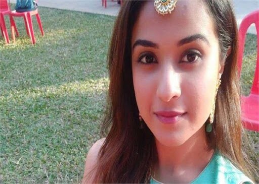 সম্প্রতি একটি সাংবাদমাধ্যমে প্রকাশিত রিপোর্ট অনুযায়ী, ১৪ তলা থেকে মাটিতে পড়ার পর দিশার দেহ যখন উদ্ধার করা হয়, তখন তাঁর দেখে সুতোটা পর্যন্ত ছিল না। দিশার ময়নাতদন্তের রিপোর্টের কিছু অংশ ভাইরালও হয়েছে। এর পরই নেটিজেনদের একাংশের প্রশ্ন, নগ্ন দেহ উদ্ধার হওয়ার পরও কীভাবে মুম্বই পুলিশ এটাকে আত্মহত্যা বলছে? তাঁদের প্রশ্ন, কেউ নিশ্চয়ই জামা কাপড় খুলে ১৪ তলা থেকে লাফ দেবেন না ? সম্প্রতি একটি সাংবাদমাধ্যমে প্রকাশিত রিপোর্ট অনুযায়ী, ১৪ তলা থেকে মাটিতে পড়ার পর দিশার দেহ যখন উদ্ধার করা হয়, তখন তাঁর দেখে সুতোটা পর্যন্ত ছিল না। দিশার ময়নাতদন্তের রিপোর্টের কিছু অংশ ভাইরালও হয়েছে। এর পরই নেটিজেনদের একাংশের প্রশ্ন, নগ্ন দেহ উদ্ধার হওয়ার পরও কীভাবে মুম্বই পুলিশ এটাকে আত্মহত্যা বলছে? তাঁদের প্রশ্ন, কেউ নিশ্চয়ই জামা কাপড় খুলে ১৪ তলা থেকে লাফ দেবেন না ?