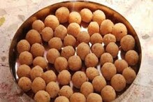 অবসরে বাঙালির প্রিয় খাবার নারকেলের নাড়ু প্রস্তুত করে বাজিমাতের সুবর্ণ সুযোগ অবসরে বাঙালির প্রিয় খাবার নারকেলের নাড়ু প্রস্তুত করে বাজিমাতের সুবর্ণ সুযোগ